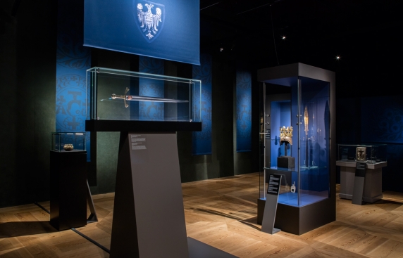 wirtualne oprowadzanie po wystawie “Skarby epoki Piastów” na Zamku Królewskim na Wawelu
